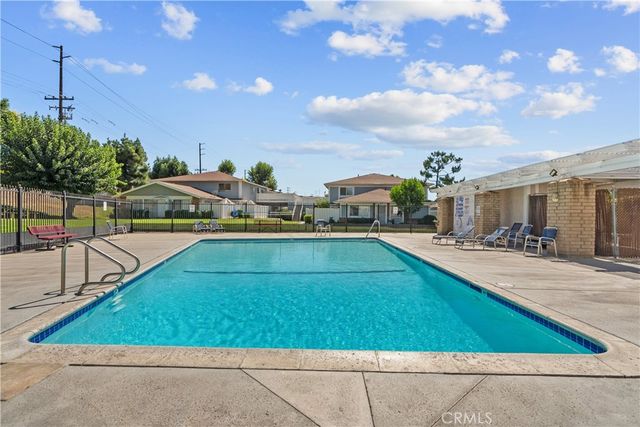 28152 Robin, Saugus, CA 91350