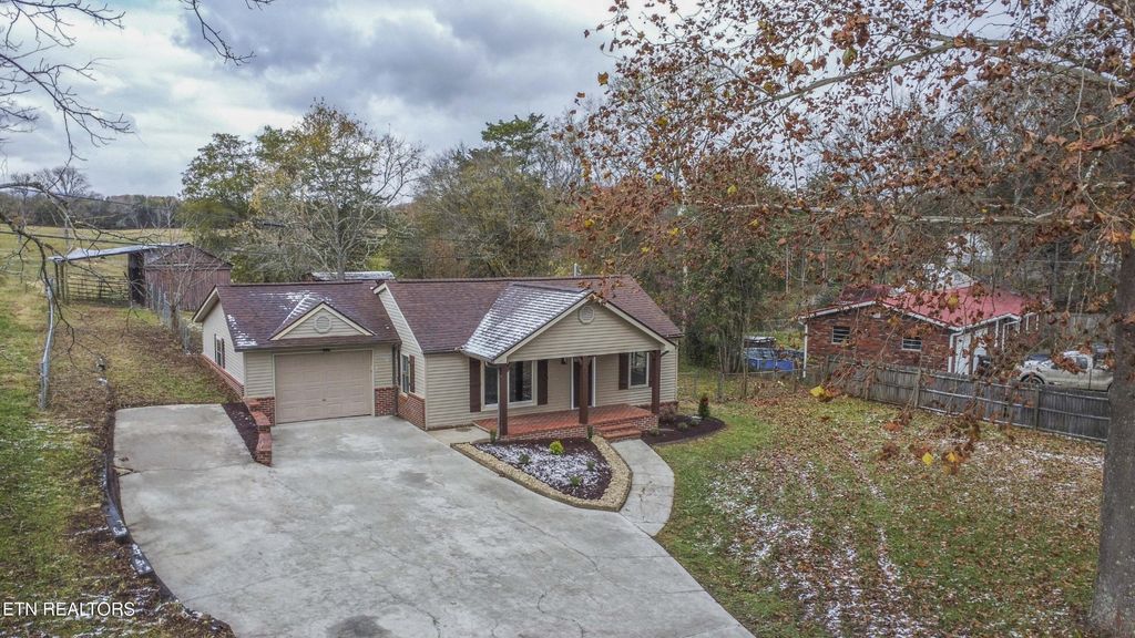 213 Mountain Rd, Clinton, TN 37716