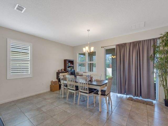 2633 Crowned Eagle Circle SW, Vero Beach, FL 32962