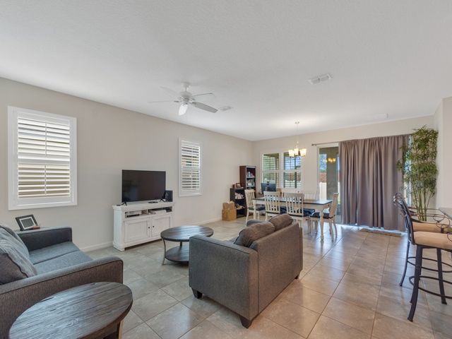 2633 Crowned Eagle Circle SW, Vero Beach, FL 32962