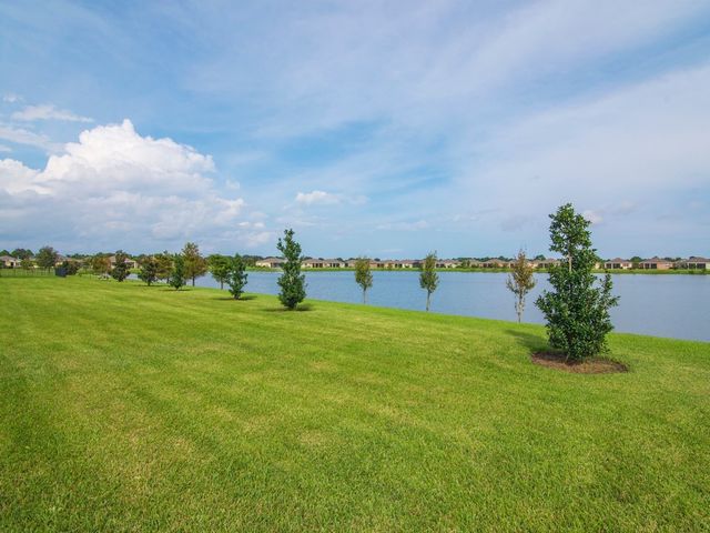 2633 Crowned Eagle Circle SW, Vero Beach, FL 32962