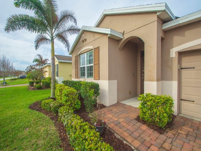 2633 Crowned Eagle Circle SW, Vero Beach, FL 32962