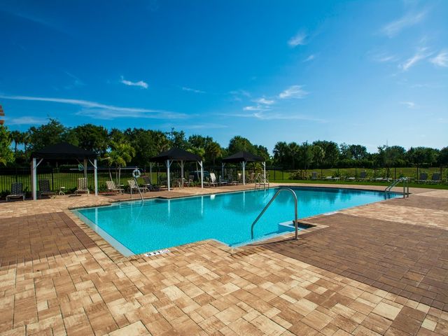 2633 Crowned Eagle Circle SW, Vero Beach, FL 32962
