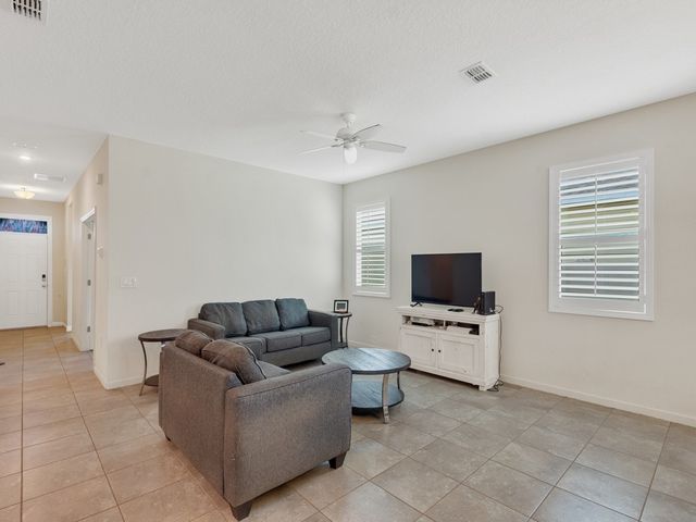 2633 Crowned Eagle Circle SW, Vero Beach, FL 32962