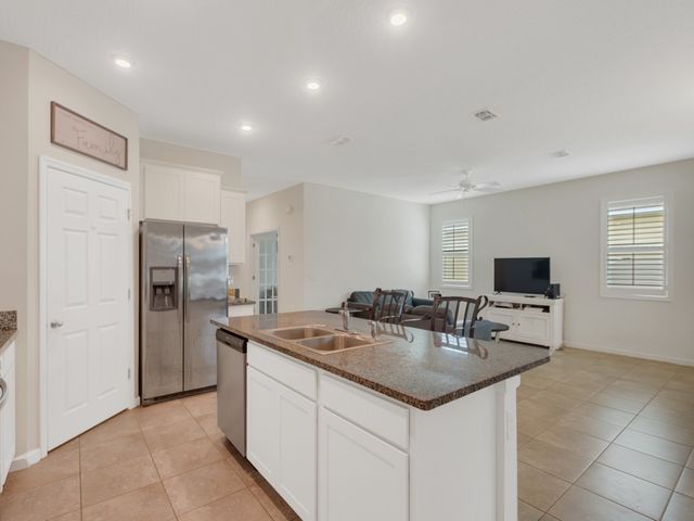 2633 Crowned Eagle Circle SW, Vero Beach, FL 32962