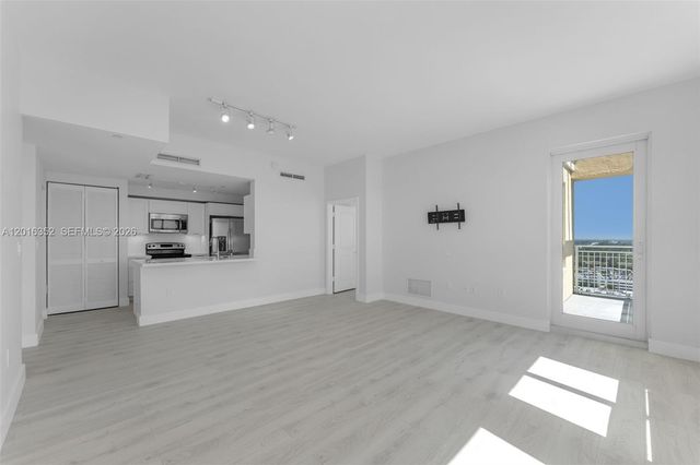 7350 SW 89th St 2202S, Miami, FL 33156