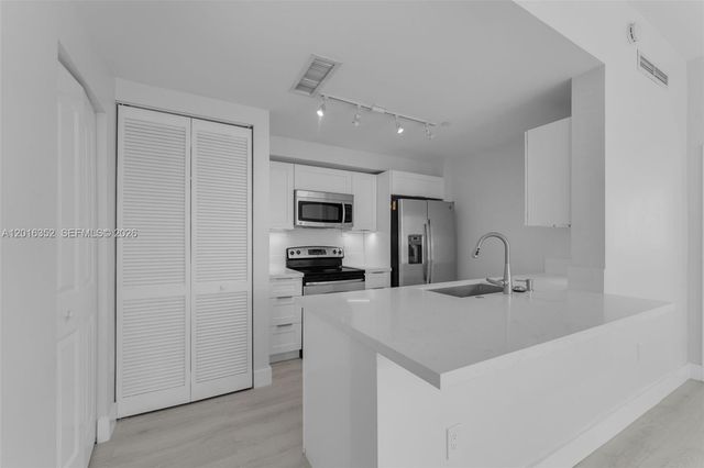 7350 SW 89th St 2202S, Miami, FL 33156