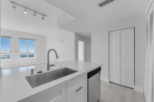 7350 SW 89th St 2202S, Miami, FL 33156