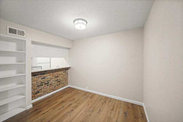 2201 Fountain View Drive 60F, Houston, TX 77057