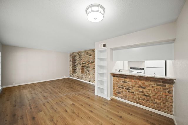 2201 Fountain View Drive 60F, Houston, TX 77057