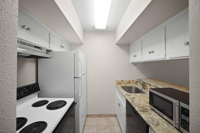 2201 Fountain View Drive 60F, Houston, TX 77057