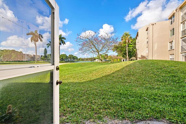 9480 Tangerine Place 102, Davie, FL 33324