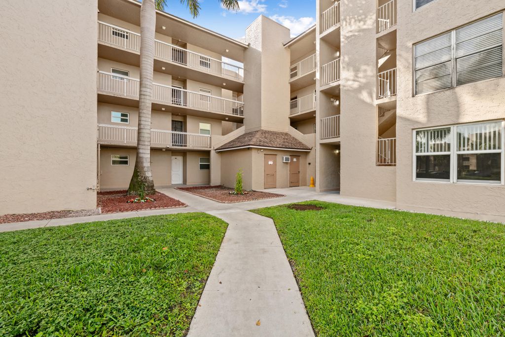 9480 Tangerine Place 102, Davie, FL 33324