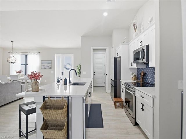 2233 SW 17th PL, Cape Coral, FL 33991