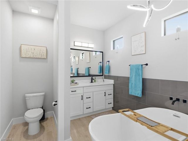 2233 SW 17th PL, Cape Coral, FL 33991