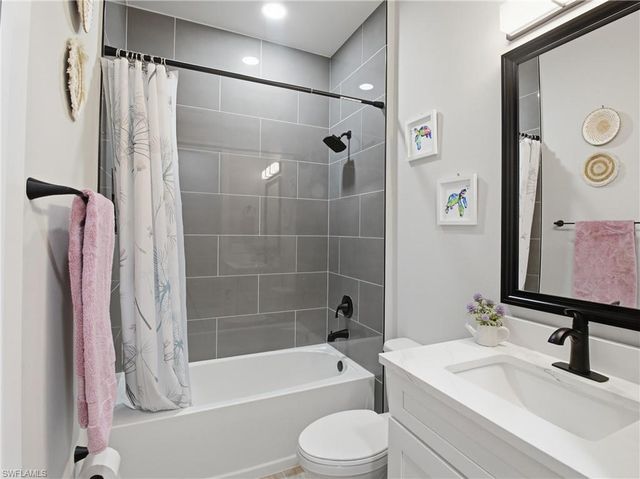 2233 SW 17th PL, Cape Coral, FL 33991