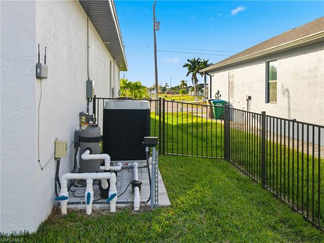 2233 SW 17th PL, Cape Coral, FL 33991