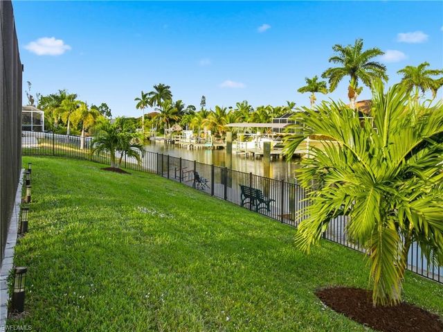 2233 SW 17th PL, Cape Coral, FL 33991