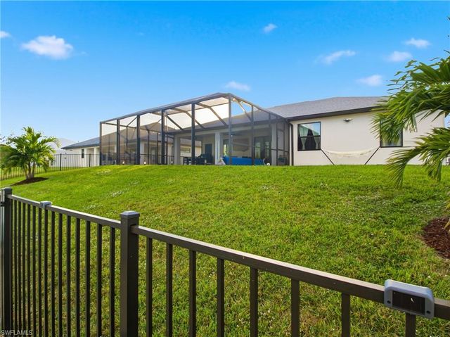 2233 SW 17th PL, Cape Coral, FL 33991