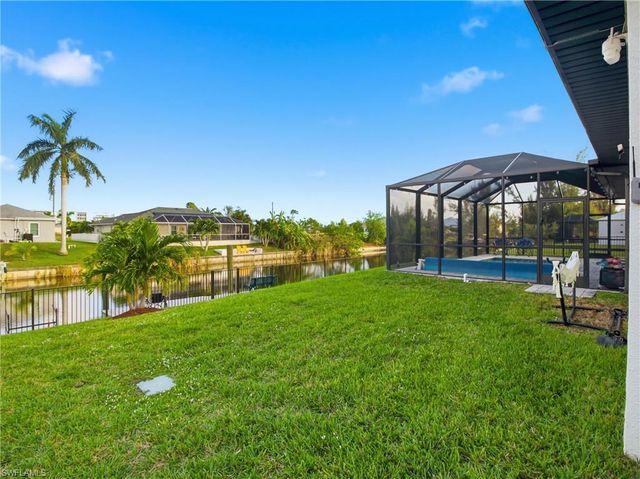 2233 SW 17th PL, Cape Coral, FL 33991