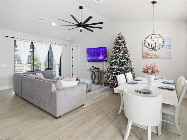 2233 SW 17th PL, Cape Coral, FL 33991