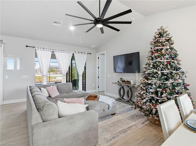 2233 SW 17th PL, Cape Coral, FL 33991