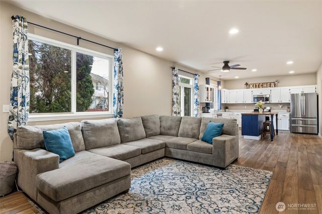 19320 74th Avenue E, Spanaway, WA 98387