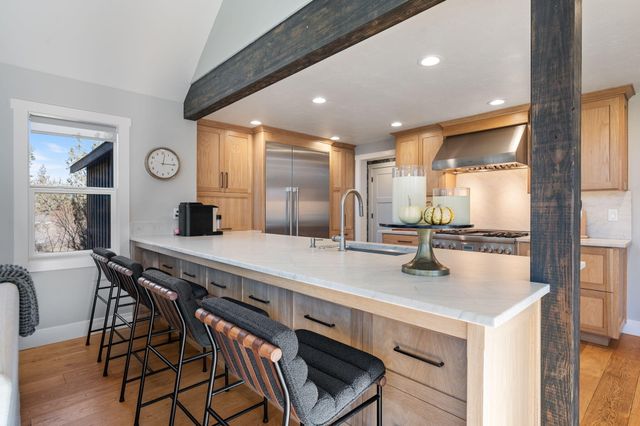 18025 Cascade Estates Drive, Bend, OR 97703