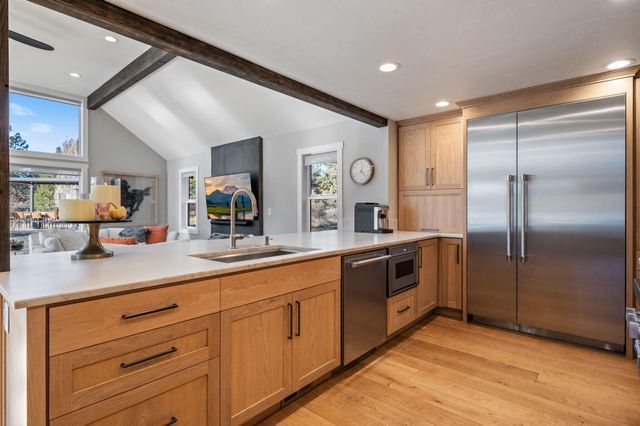 18025 Cascade Estates Drive, Bend, OR 97703