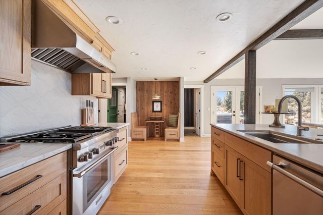 18025 Cascade Estates Drive, Bend, OR 97703