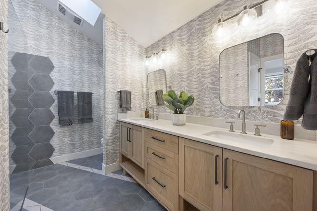 18025 Cascade Estates Drive, Bend, OR 97703