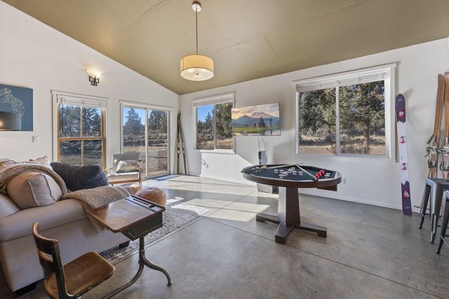 18025 Cascade Estates Drive, Bend, OR 97703