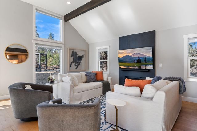 18025 Cascade Estates Drive, Bend, OR 97703