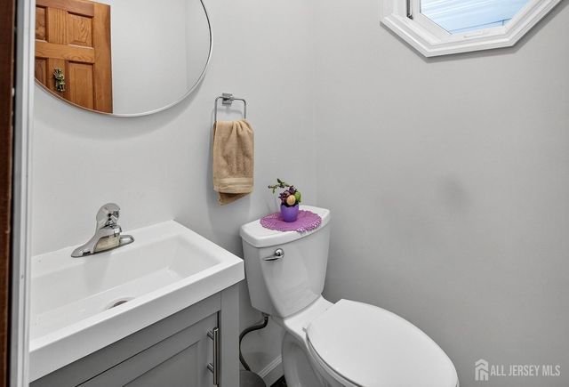 53 Hoffman Road, Monroe, NJ 08831