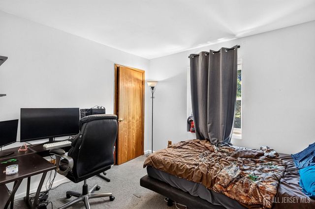 53 Hoffman Road, Monroe, NJ 08831