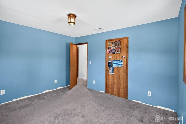 53 Hoffman Road, Monroe, NJ 08831