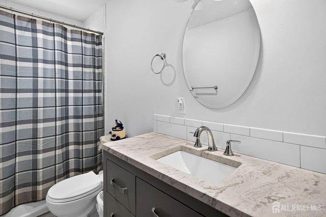 53 Hoffman Road, Monroe, NJ 08831
