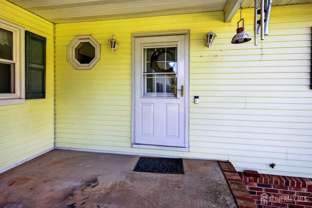 53 Hoffman Road, Monroe, NJ 08831