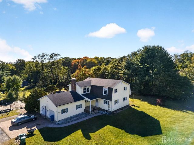 53 Hoffman Road, Monroe, NJ 08831