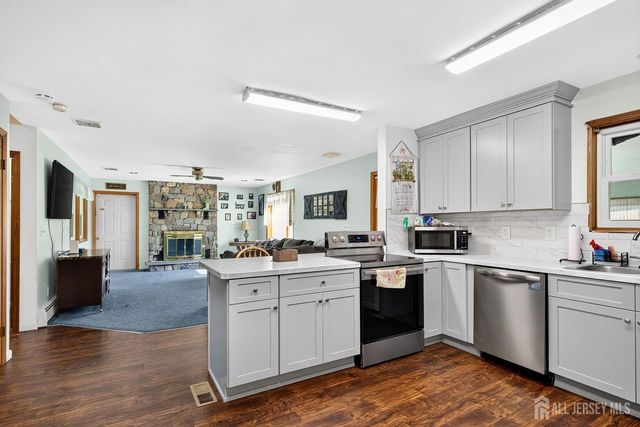 53 Hoffman Road, Monroe, NJ 08831