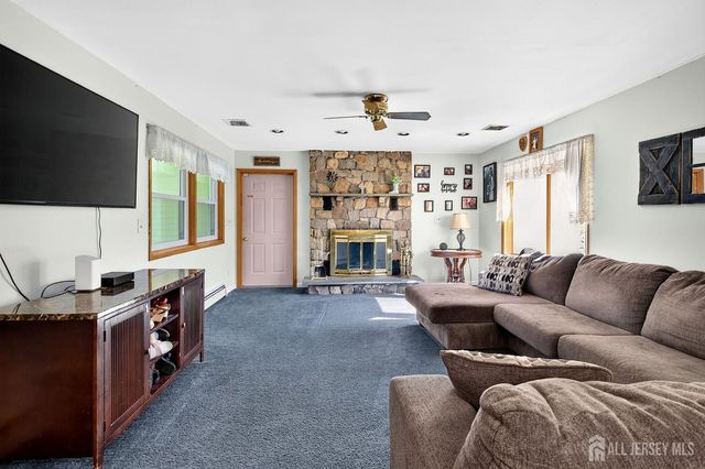 53 Hoffman Road, Monroe, NJ 08831