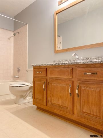 4723 N 129 Avenue, Omaha, NE 68164