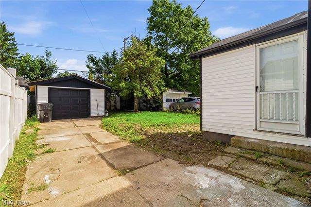18815 Arrowhead Avenue, Cleveland, OH 44119