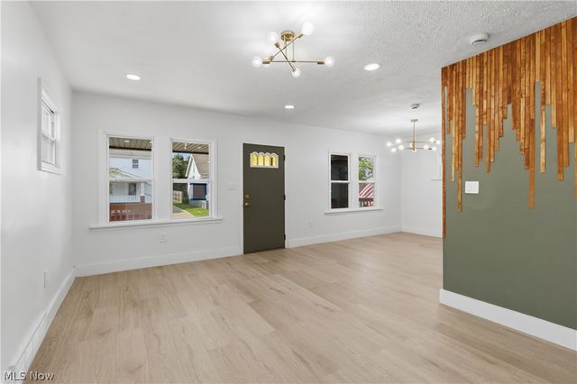 18815 Arrowhead Avenue, Cleveland, OH 44119