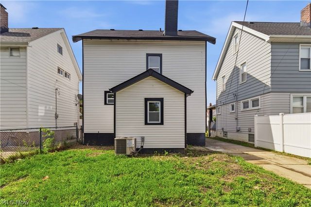 18815 Arrowhead Avenue, Cleveland, OH 44119