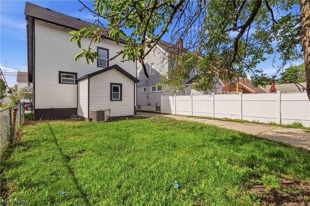 18815 Arrowhead Avenue, Cleveland, OH 44119