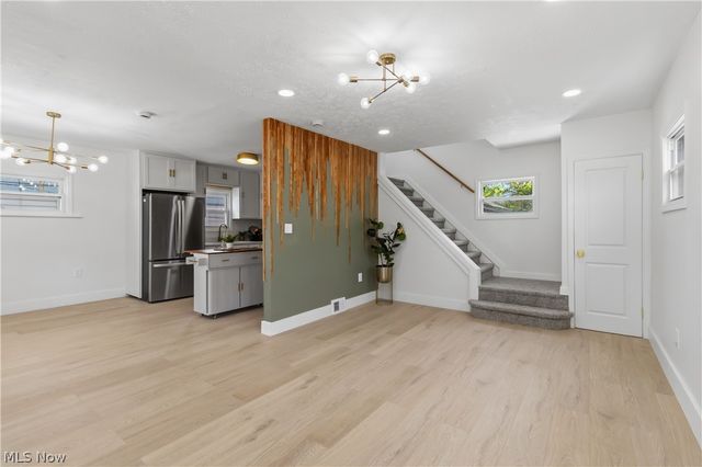 18815 Arrowhead Avenue, Cleveland, OH 44119