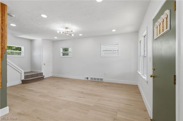 18815 Arrowhead Avenue, Cleveland, OH 44119