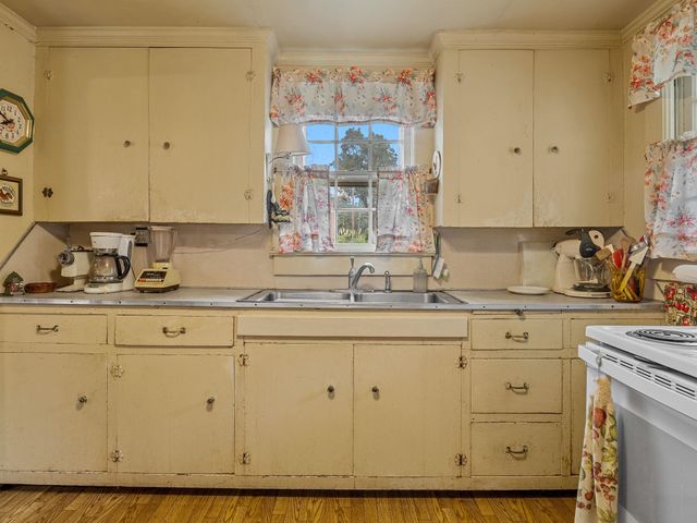 410 Allison Dr, Spartanburg, SC 29306
