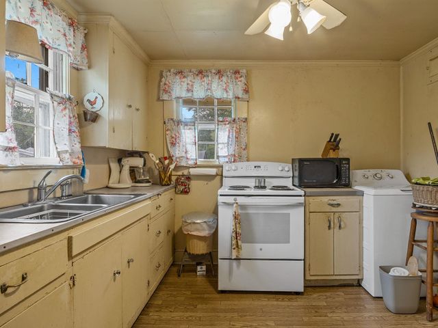 410 Allison Dr, Spartanburg, SC 29306